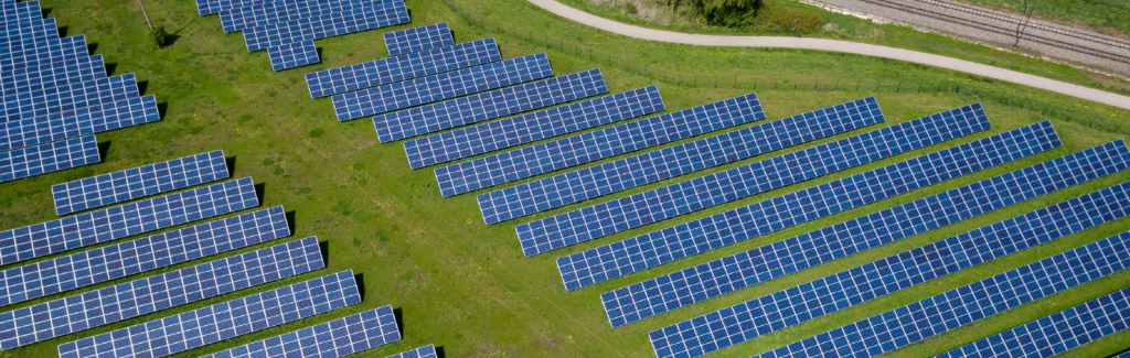 Champ de panneaux photovoltaïques